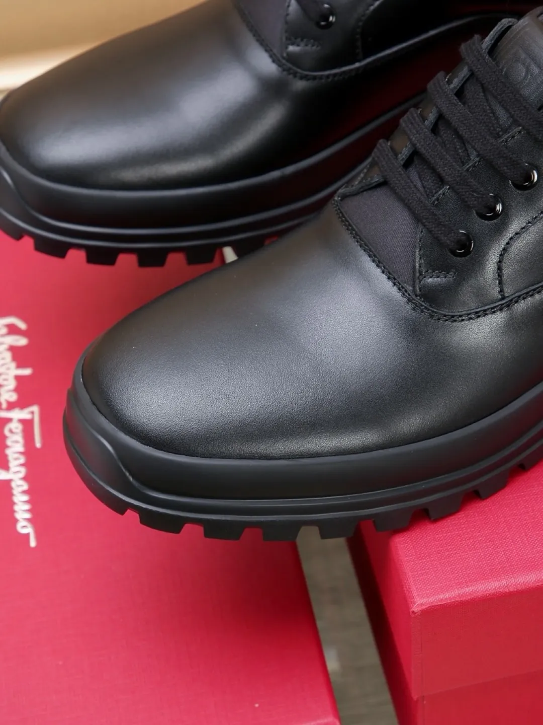 Factory P640💰🔥《Ferragamo》👏Latest•High-end top brand luxury~purchasing agent, top~quality. New fashionable business men's shoes 🔜The uppers are made of original first-layer open-edge beaded cowhide➕cowhide·lining, with fine workmanship. The original stylish and soft combination wear-resistant and non-slip outsole is light and comfortable on the feet. The real thing looks better in real photos. Number of yards: 38--44 (45 and 46 can be customized)